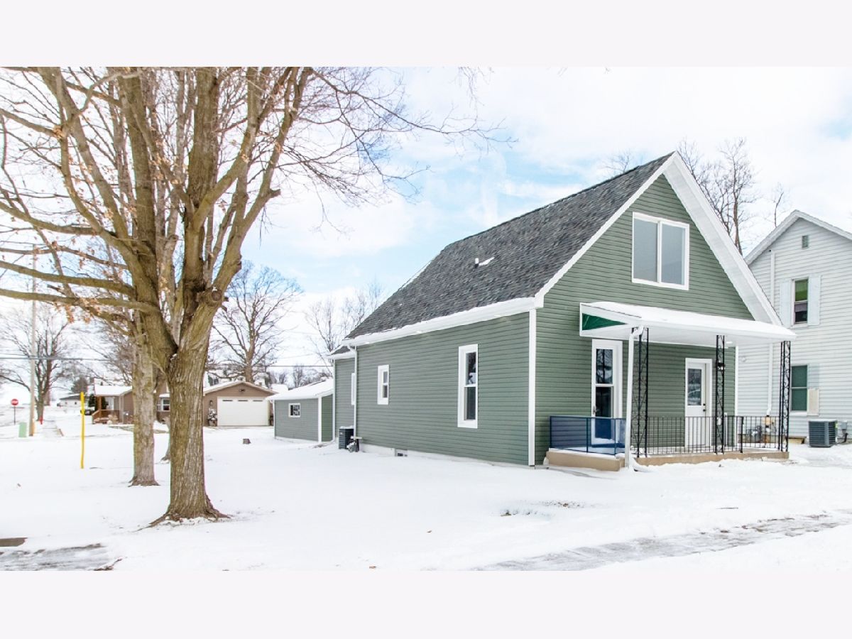  Sold Danvers Illinois, 118 Columbia