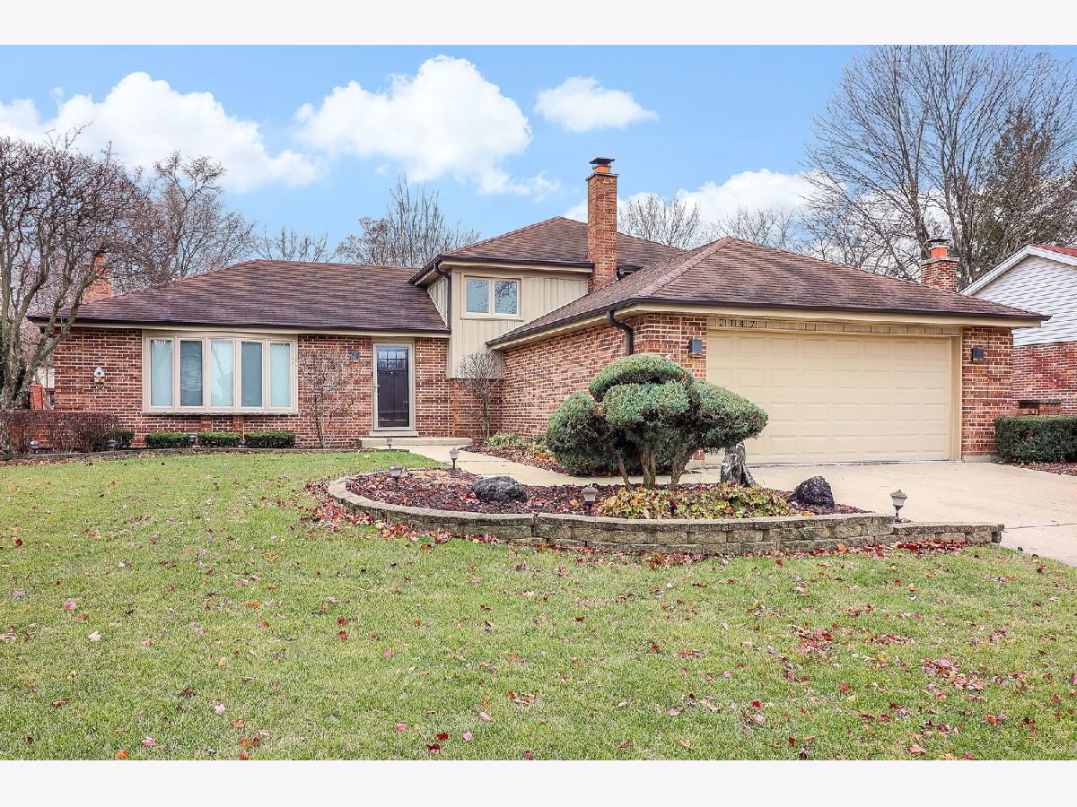 Homes Sold Farmingdale Ridge Darien Illinois, 2147 Green Valley