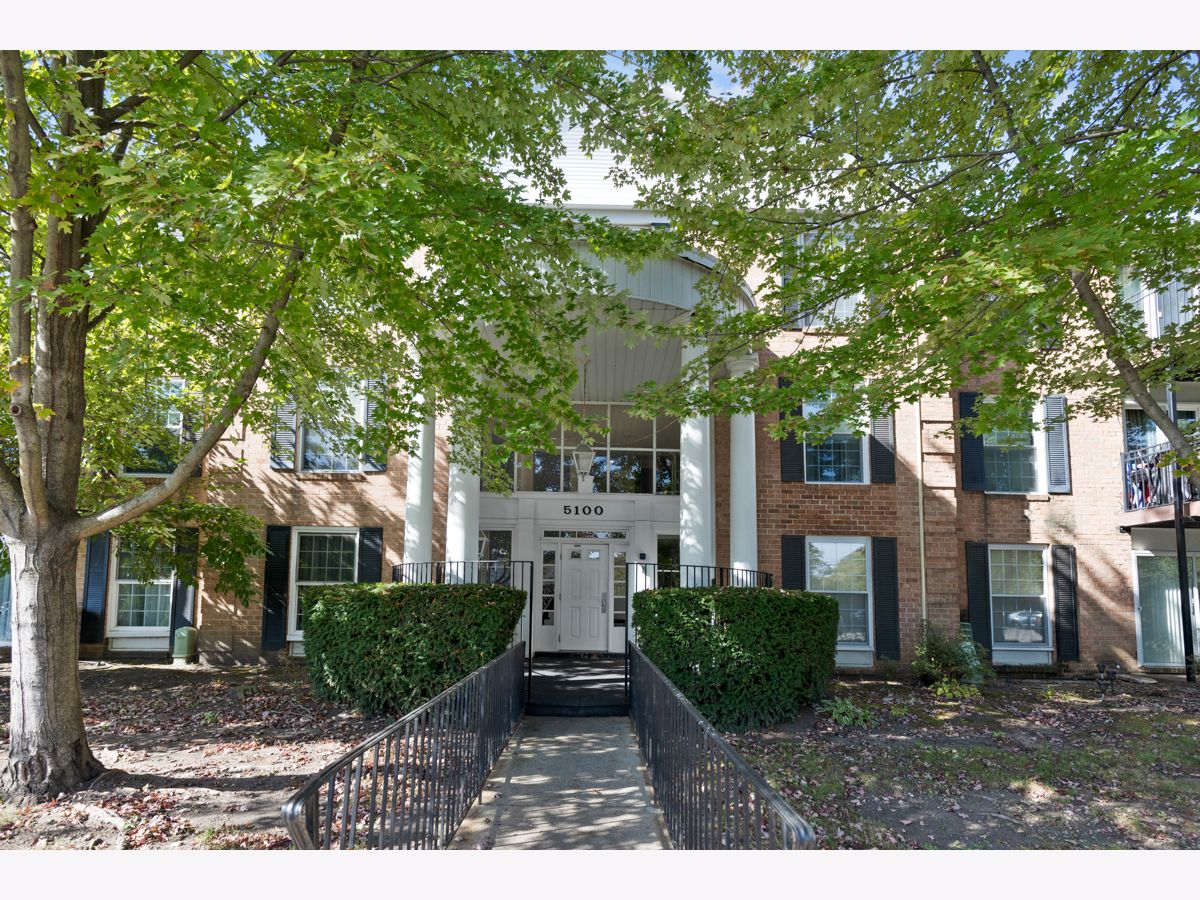 Condominiums Sold Carriage Way Rolling Meadows Illinois, 5100 Carriageway