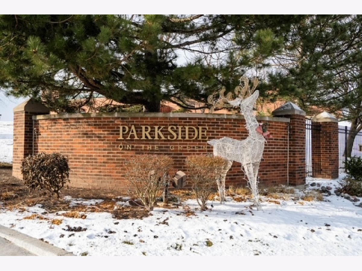 Townhomes & Condos & Homes Rented Parkside On The Green Palatine Illinois, 585 Parkside