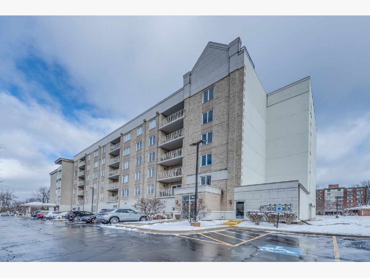 Condominiums Rented York Brook Lombard Illinois, 2030 Saint Regis