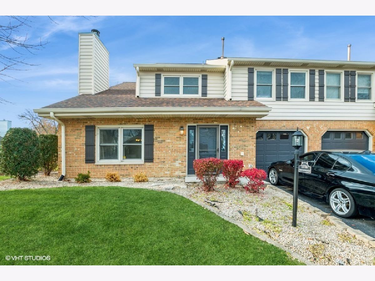 Townhomes & Homes Sold Village Square Orland Park Illinois, 15706 Chesterfield