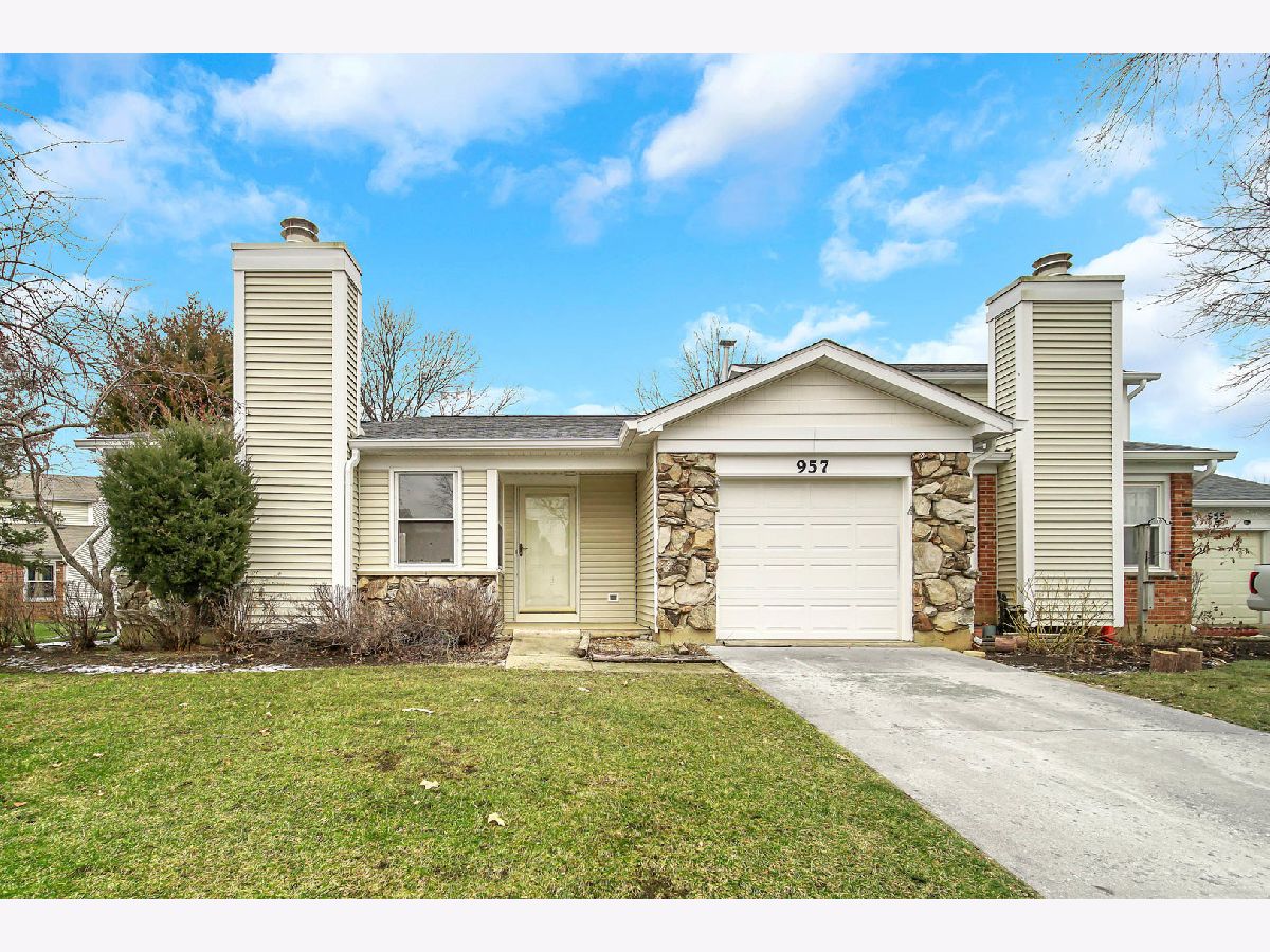 Townhomes Sold Colony Lake Schaumburg Illinois, 957 Foxwood