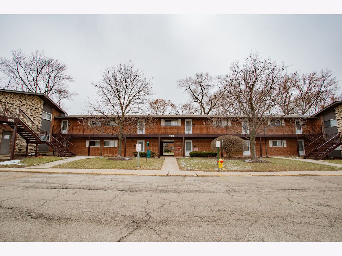 Condominiums Rented Dover Park Mount Prospect Illinois, 1830 Knightsbridge