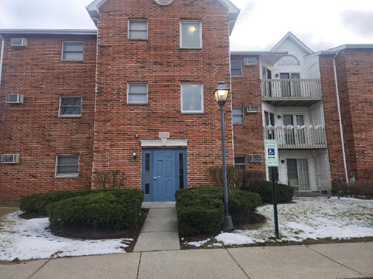 Condominiums Rented Prairie Point Lake In The Hills Illinois, 1333 Cunat