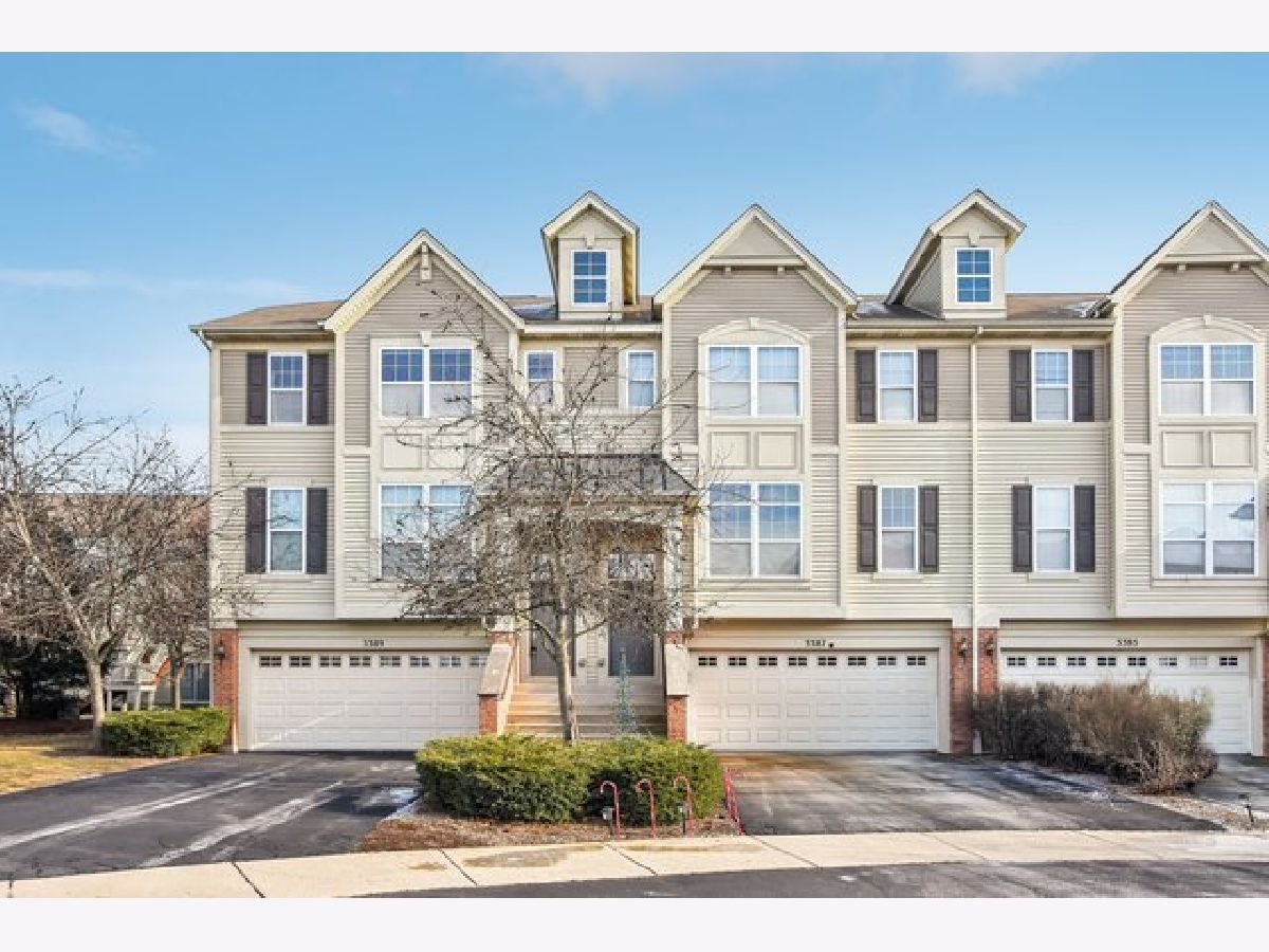 Townhomes Sold Yorkshire Square Aurora Illinois, 3389 Bradbury