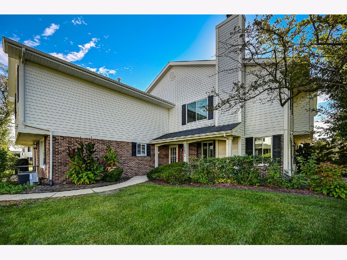 Townhomes & Condos Rented Devonshire Darien Illinois, 7961 Knottingham