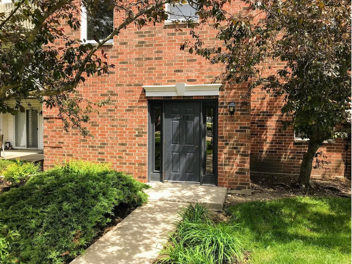 Condominiums Rented Prairie Point Lake In The Hills Illinois, 1313 Cunat