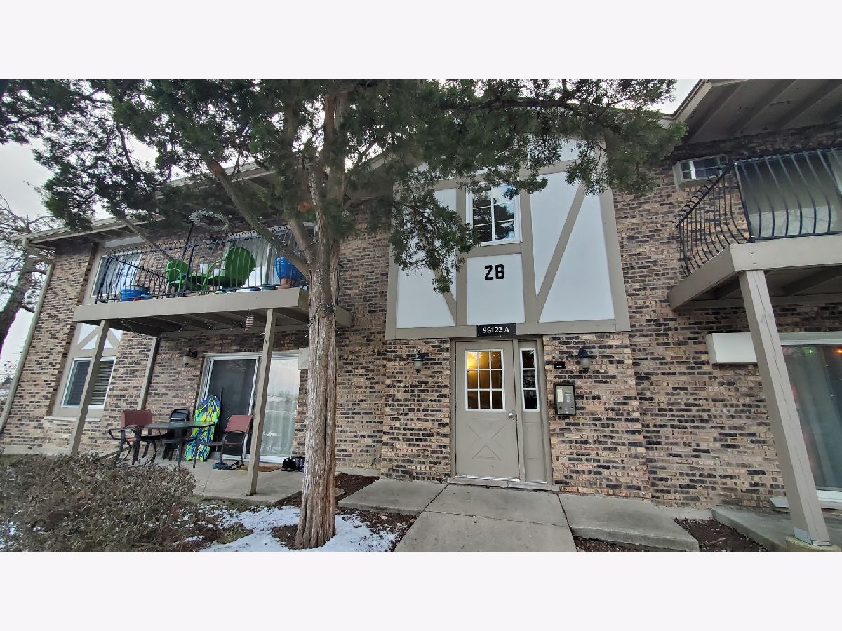 Condos & Townhomes Rented Stratford Green Willowbrook Illinois, 9S122 Frontage
