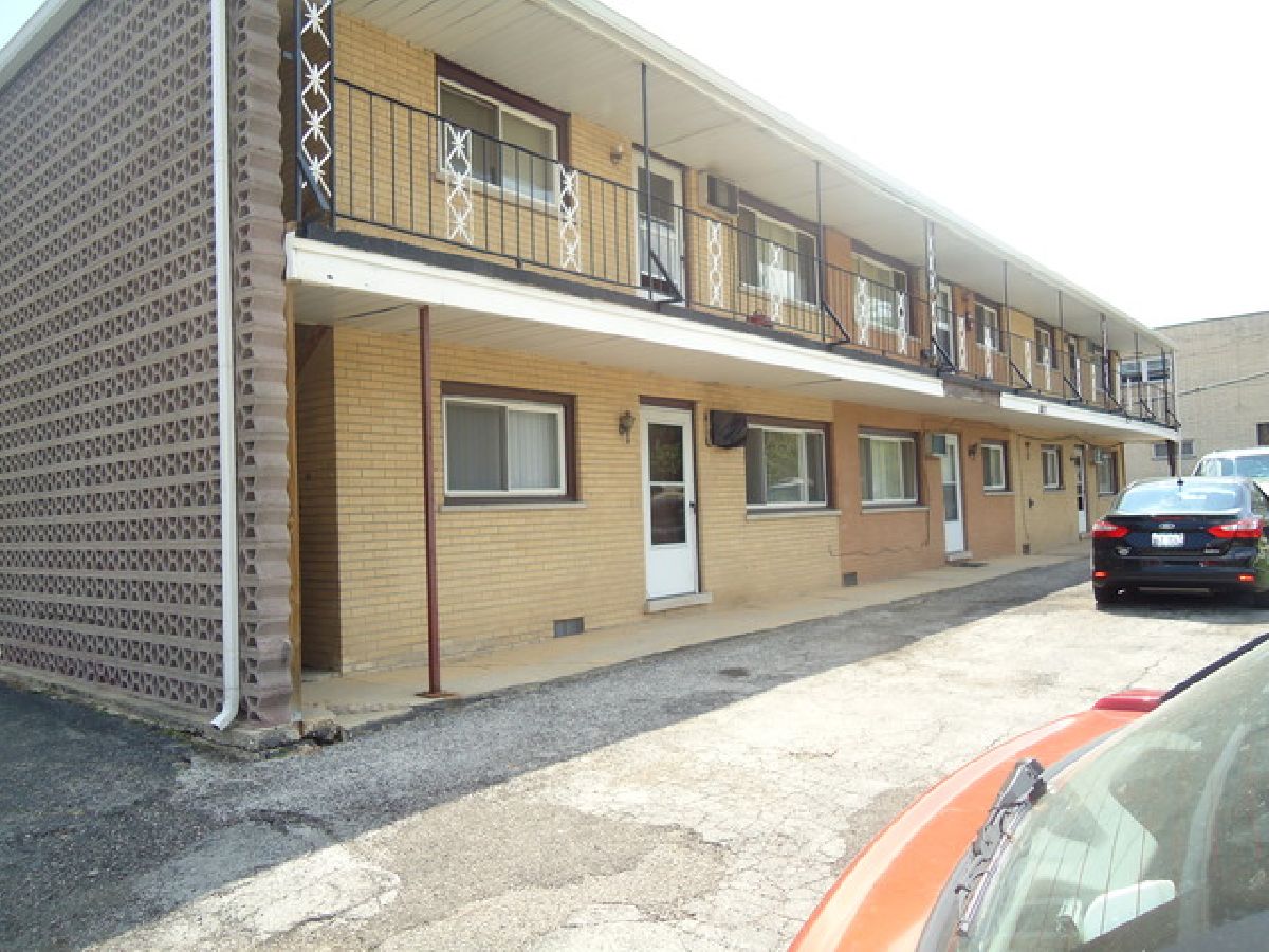  Rented Hickory Hills Illinois, 8817 Roberts Rd