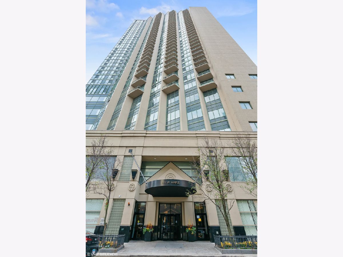 Condominiums Rented Gold Coast Galleria Chicago Illinois, 111 Maple