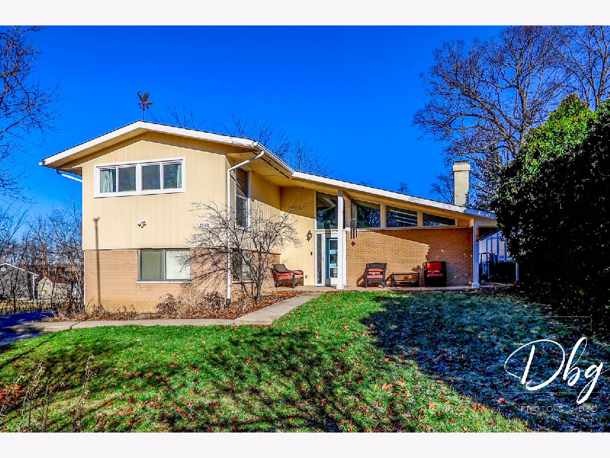 Homes & Condos & Townhomes Sold Fox Lake Hills Lake Villa Illinois, 25188 Columbia Bay