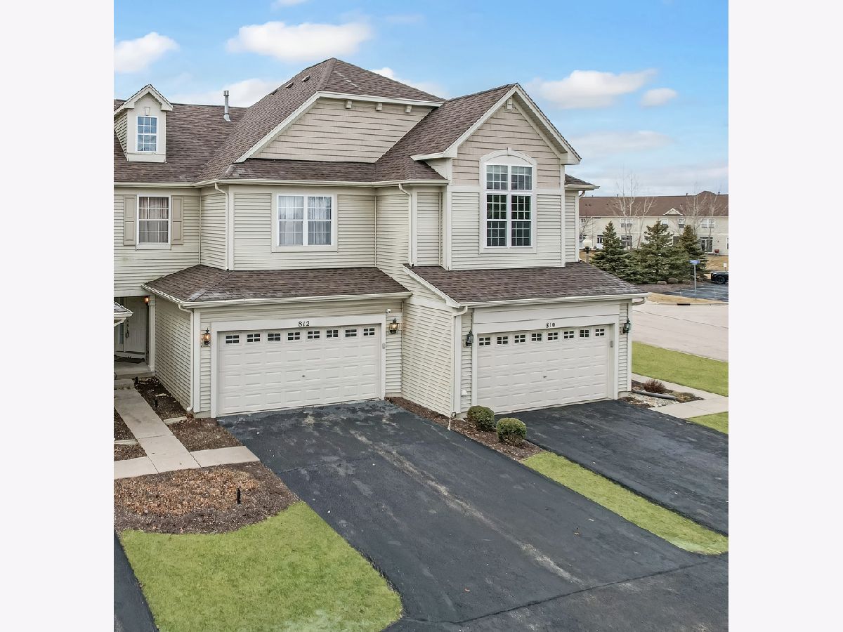 Homes & Townhomes Sold North Grove Crossings Sycamore Illinois, 812 Amherst