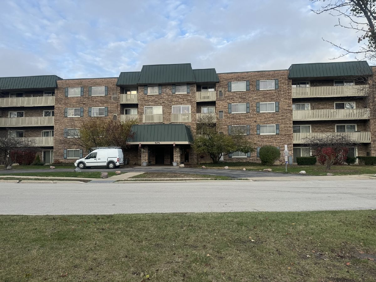 Condominiums Rented Twelve Oaks Elk Grove Village Illinois, 675 Grove