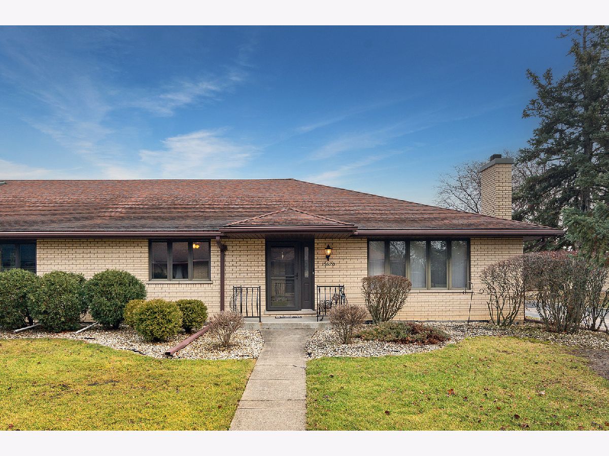 Condos & Townhomes & Homes Sold Clearview Orland Park Illinois, 15620 Petunia