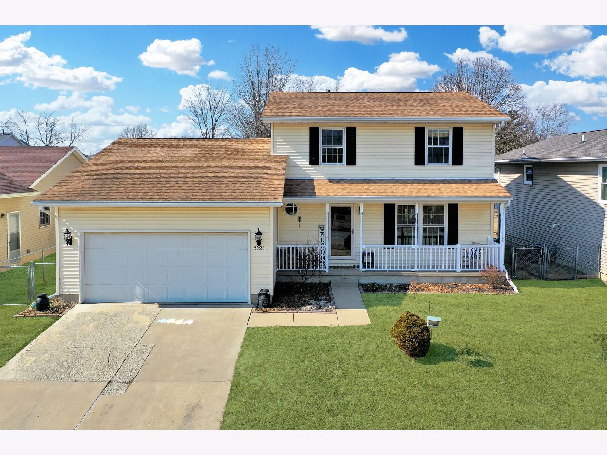 Homes & Condos & Townhomes Sold Pepper Ridge Bloomington Illinois, 2825 Rutherford