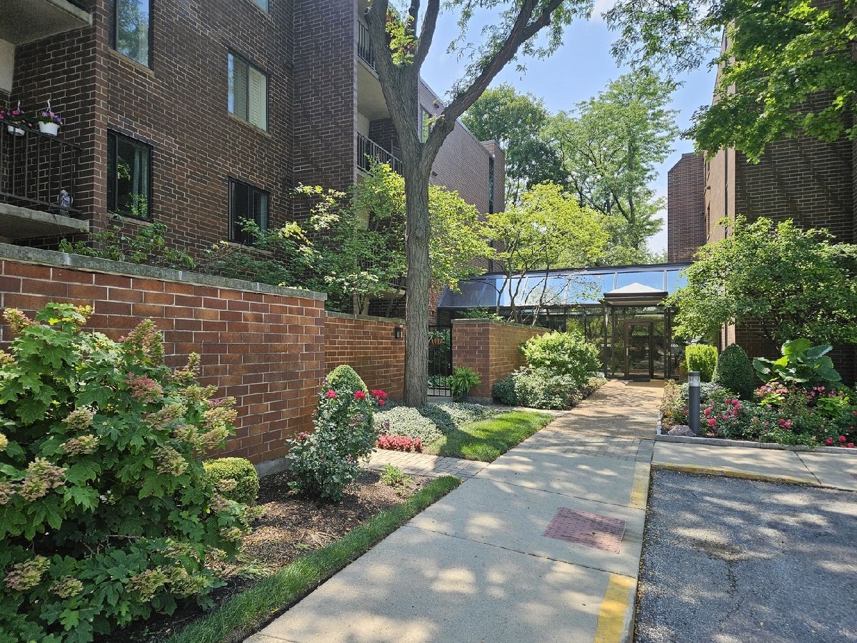 Condominiums Sold The Gallery Park Ridge Illinois, 2150 Bouterse