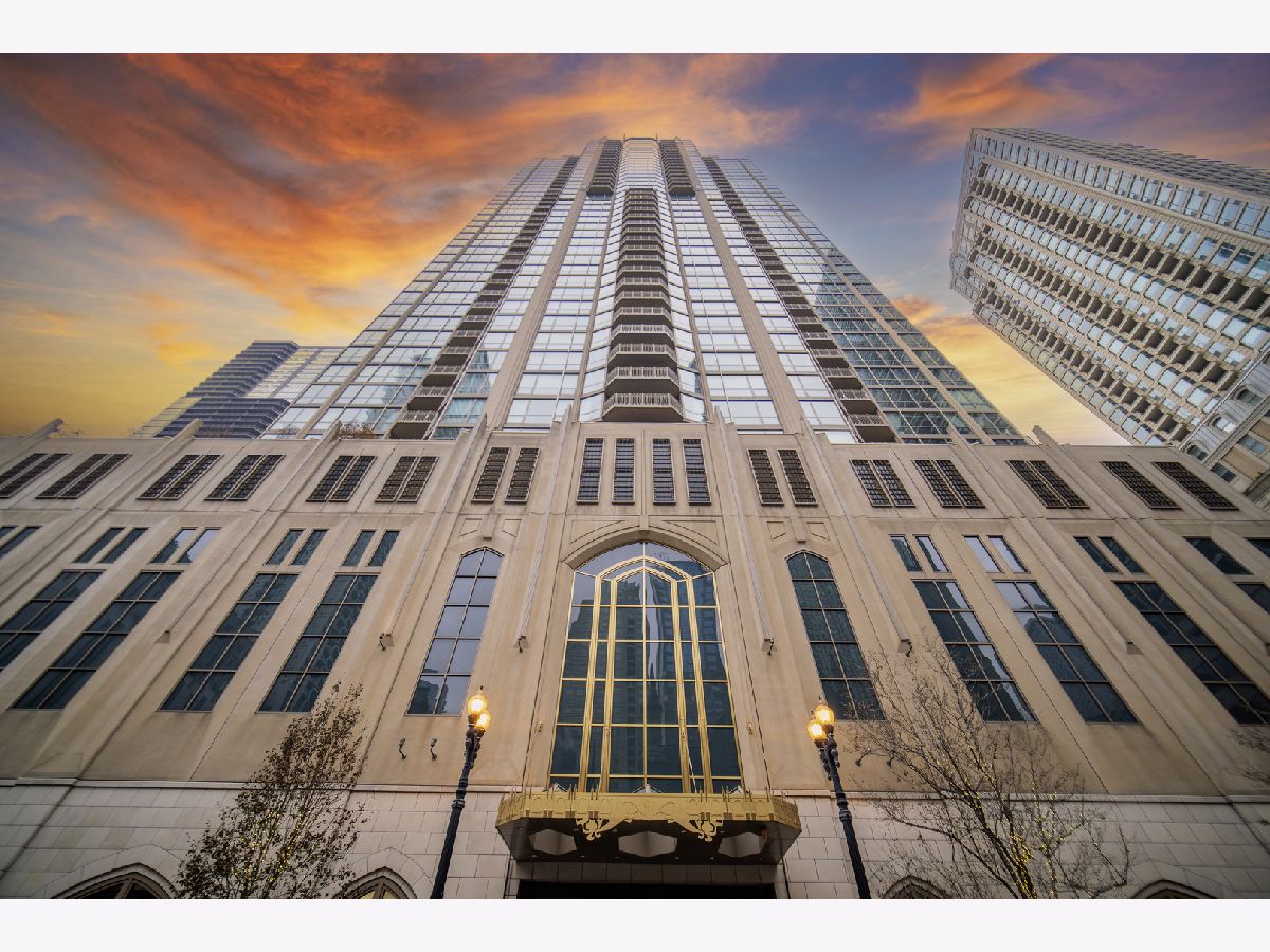 Condominiums Rented The Pinnacle Chicago Illinois, 21 Huron