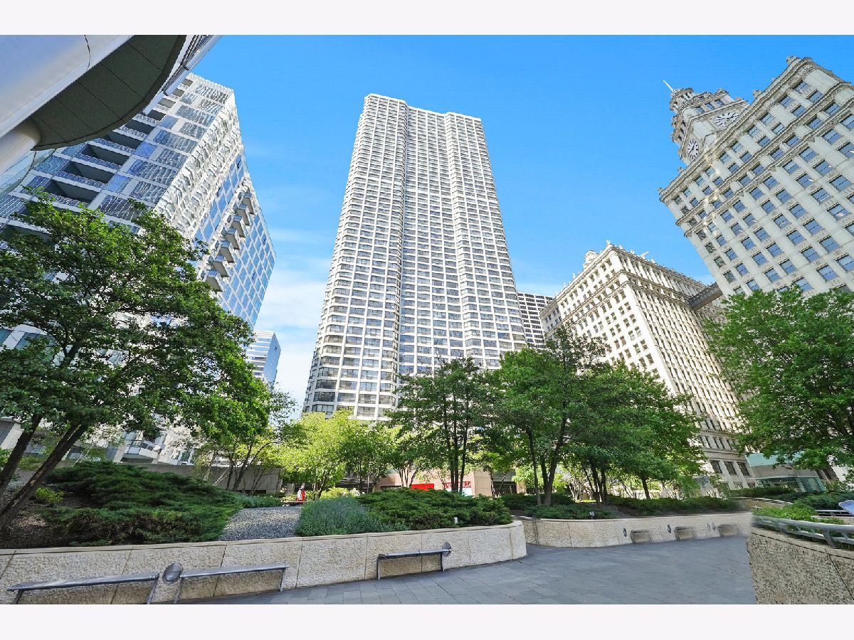 Condominiums Sold River Plaza Chicago Illinois, 405 Wabash