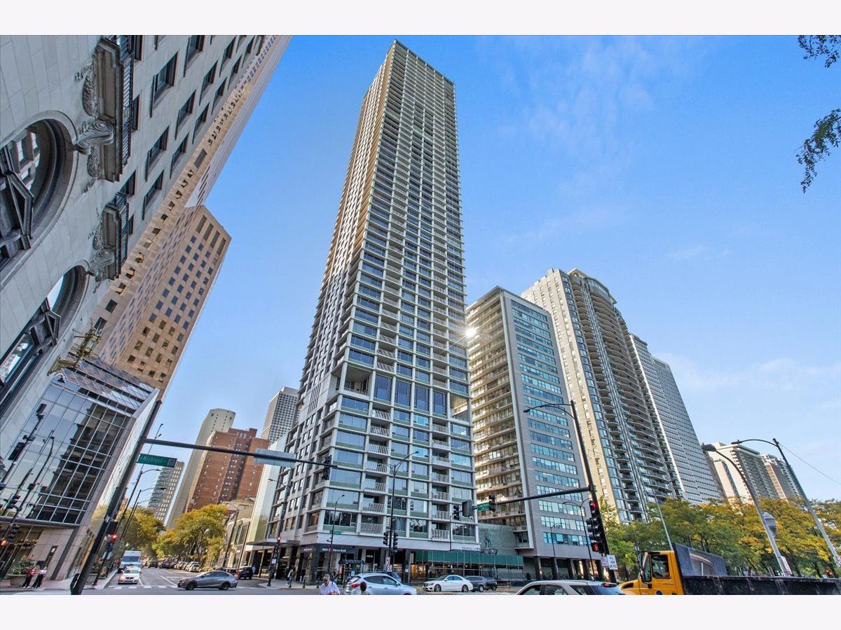 Condominiums Sold Lake Shore Plaza Chicago Illinois, 1000 Lake Shore