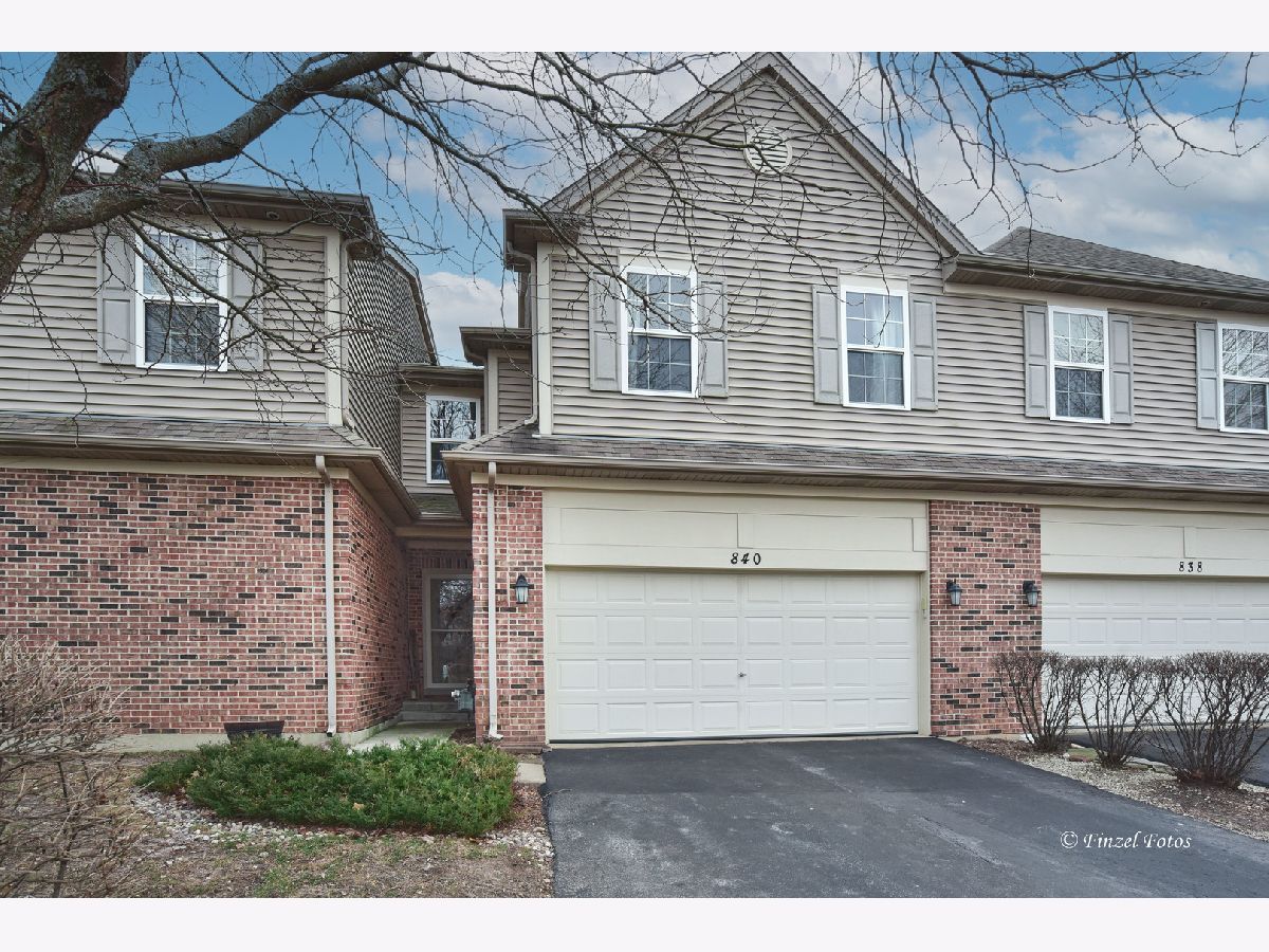 Homes & Townhomes Sold Ashton Pointe Crystal Lake Illinois, 840 Oak Hollow