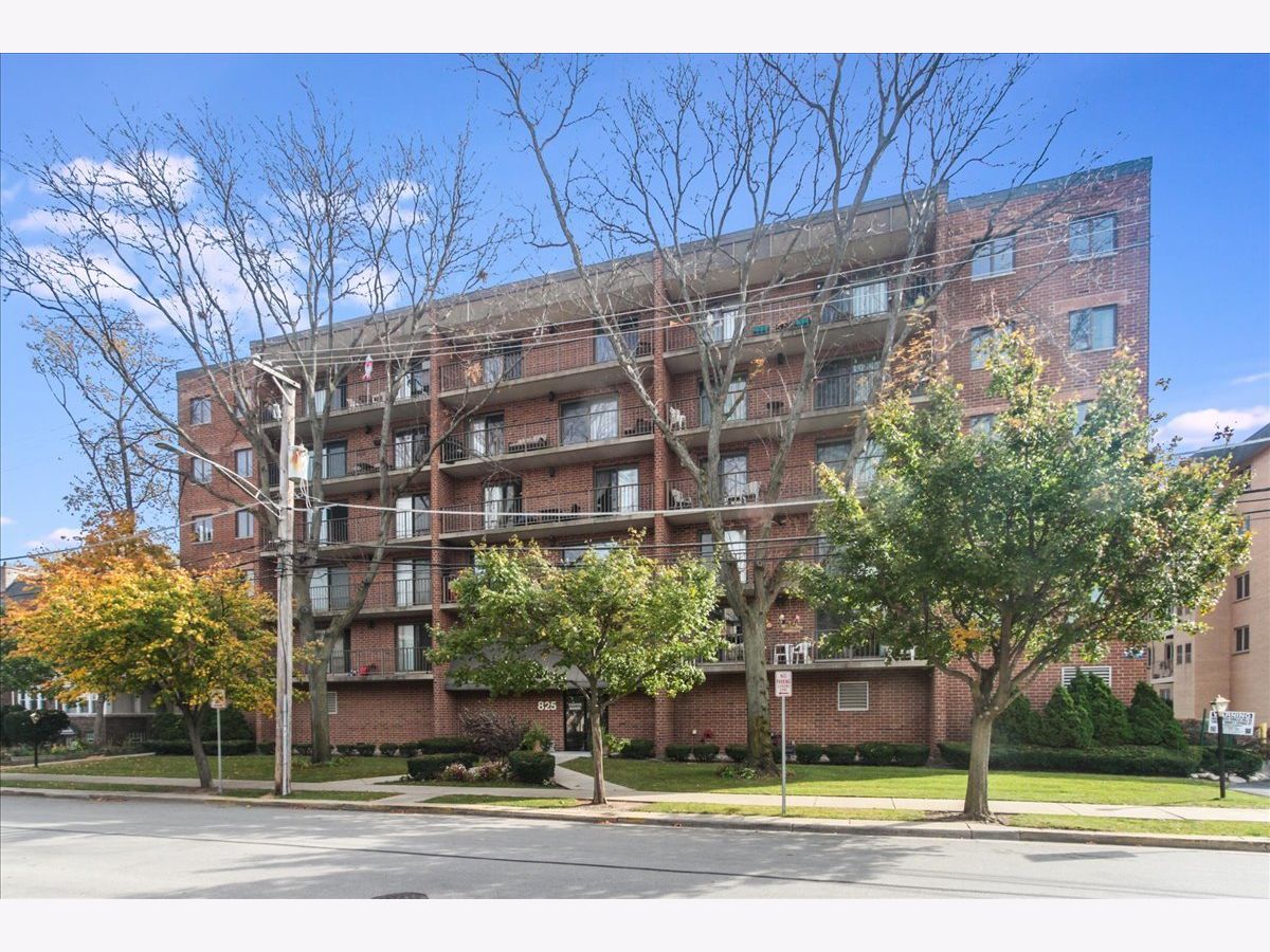 Condominiums Sold Center Manor Condos Des Plaines Illinois, 825 Center