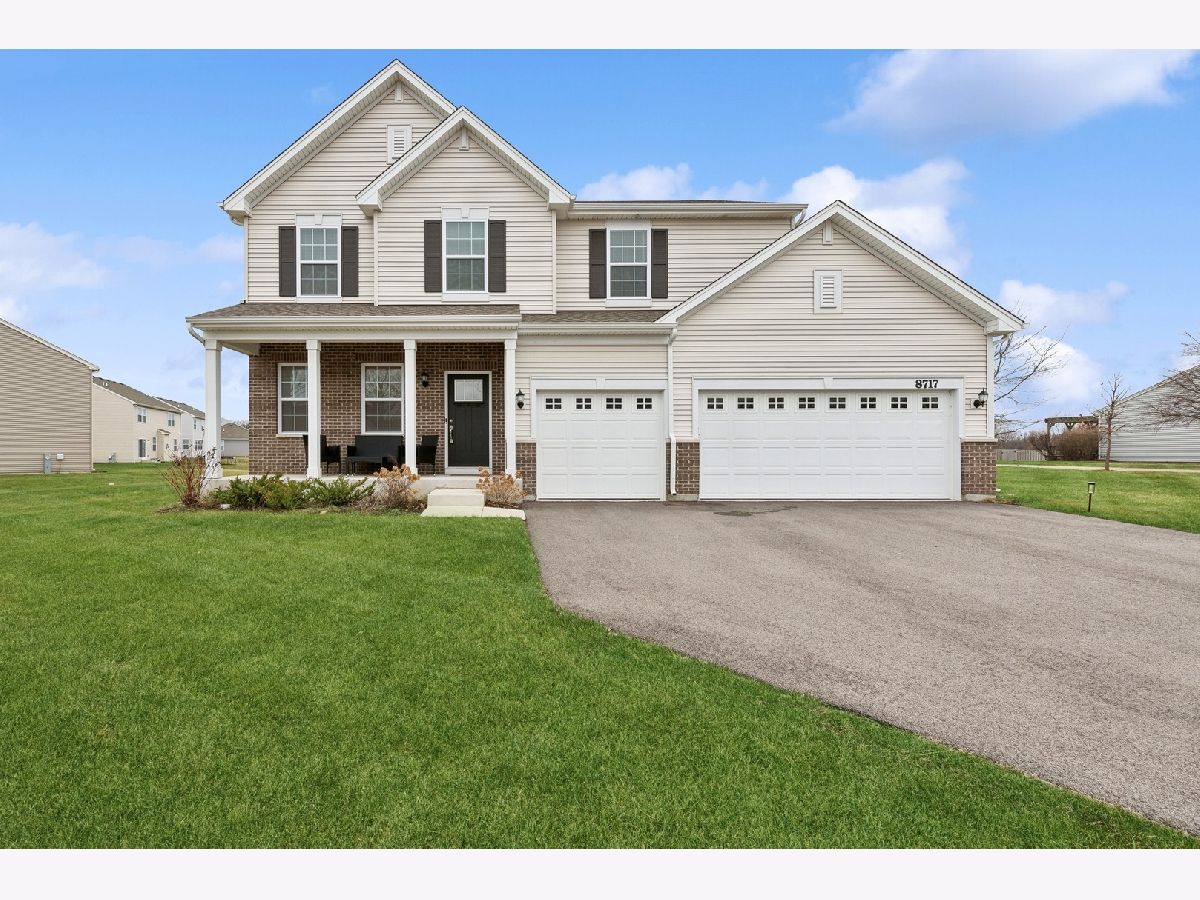 Townhomes & Homes Sold Meadows Of West Bay Wonder Lake Illinois, 8717 Pebble Creek