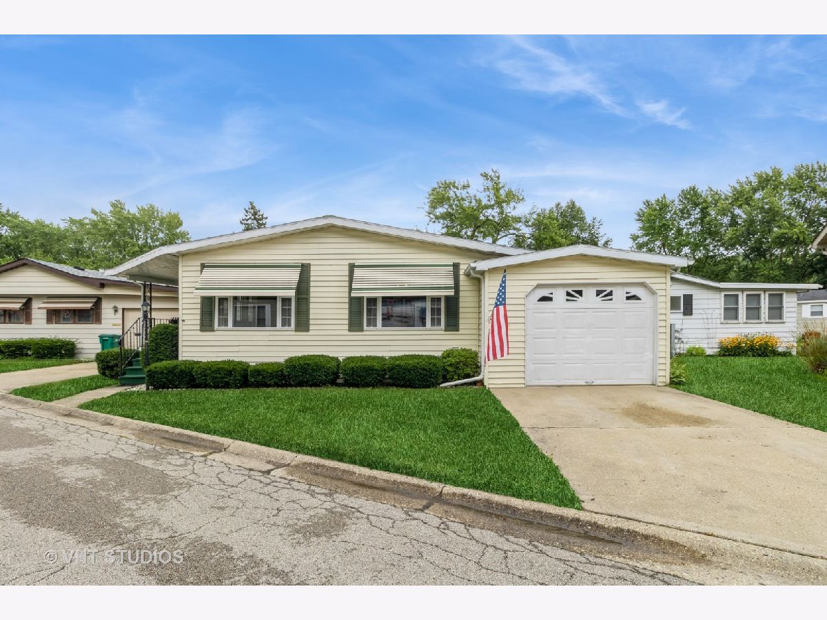 Homes Sold Willow Lake Estates Elgin Illinois, 1107 Candida
