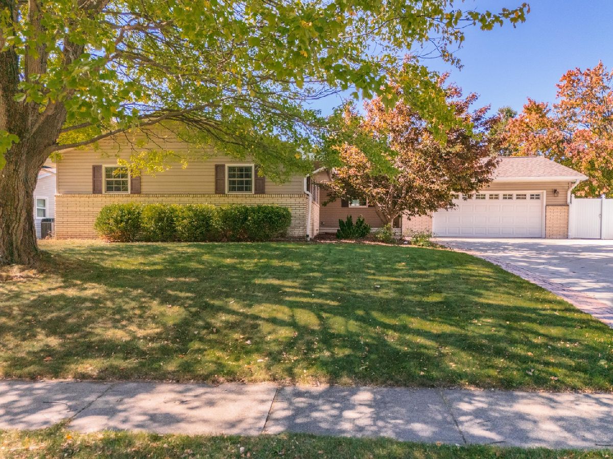 Homes & Condos & Townhomes Sold University Park Normal Illinois, 105 Parkside