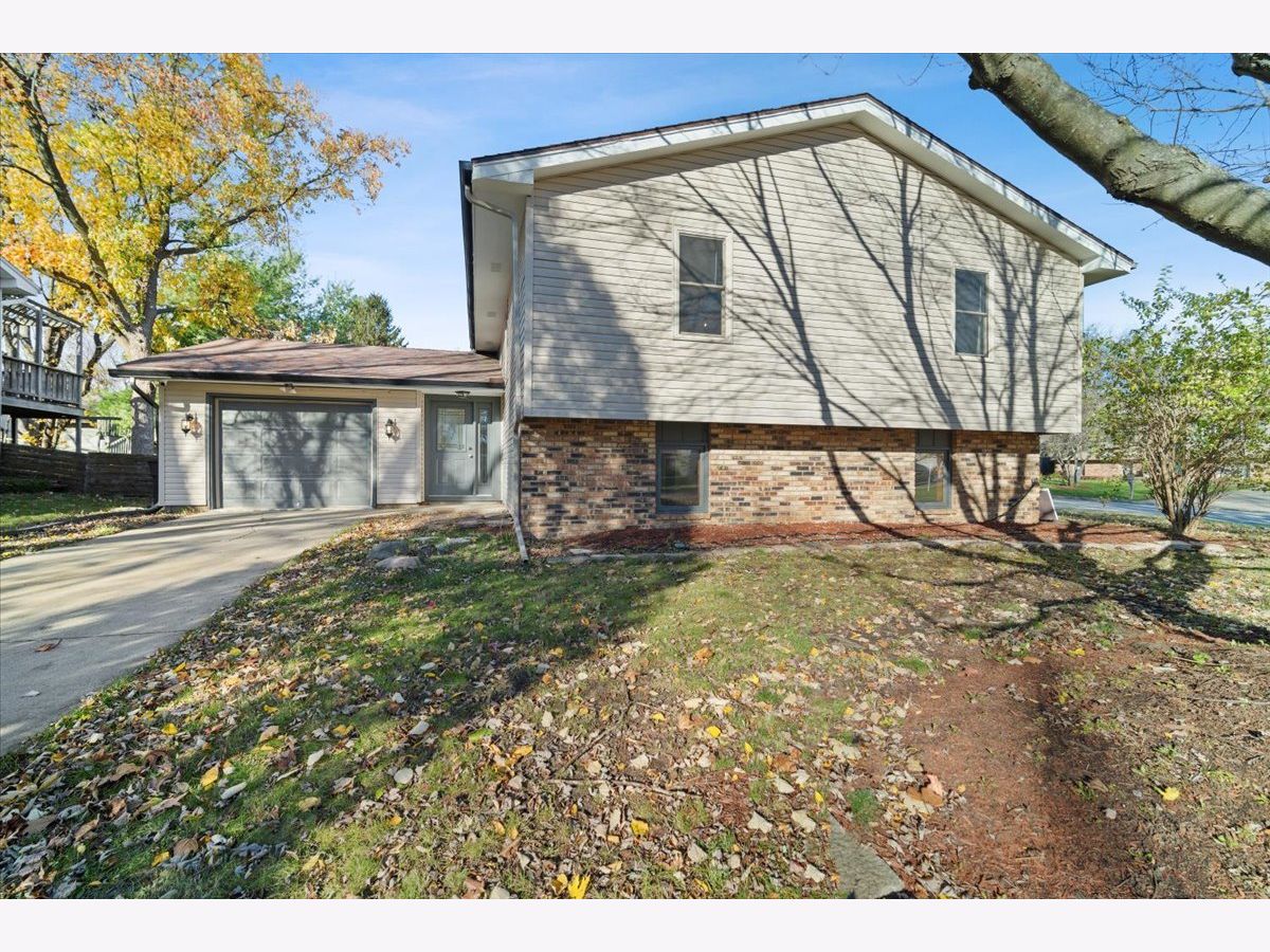 Homes & Condos & Townhomes Sold Bunker Hill Normal Illinois, 200 Orlando