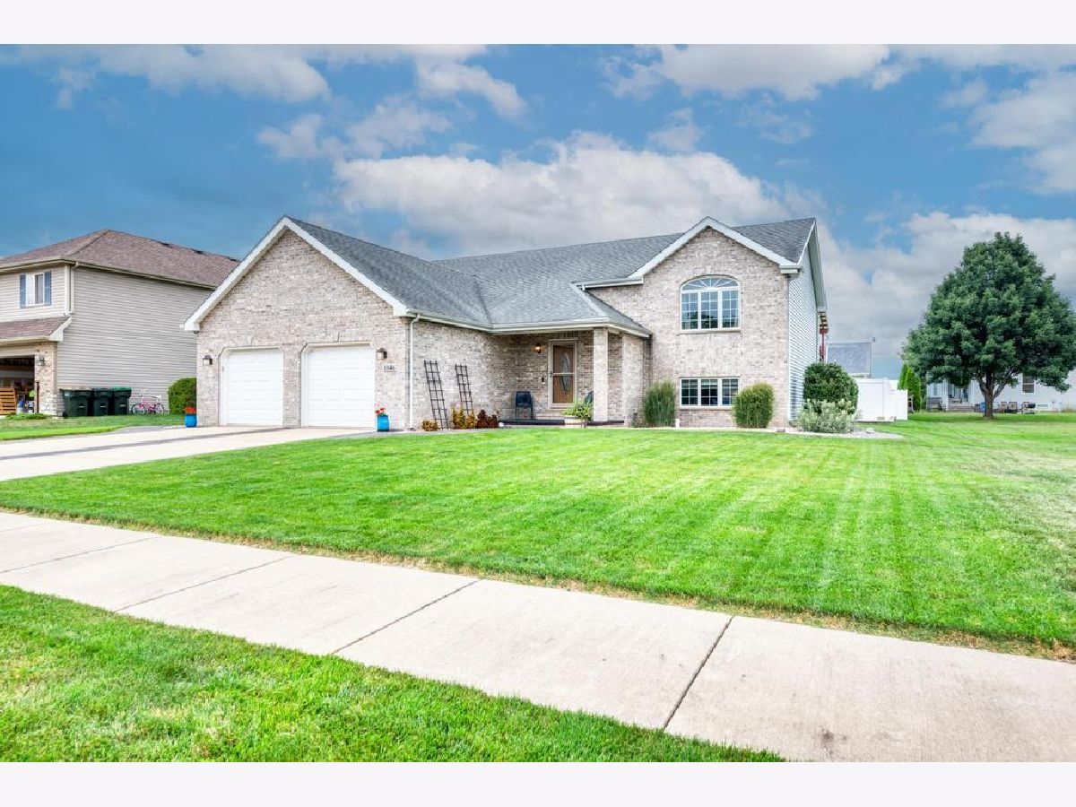 Homes & Condos & Townhomes Sold Hickory Trails Braidwood Illinois, 1046 Madison