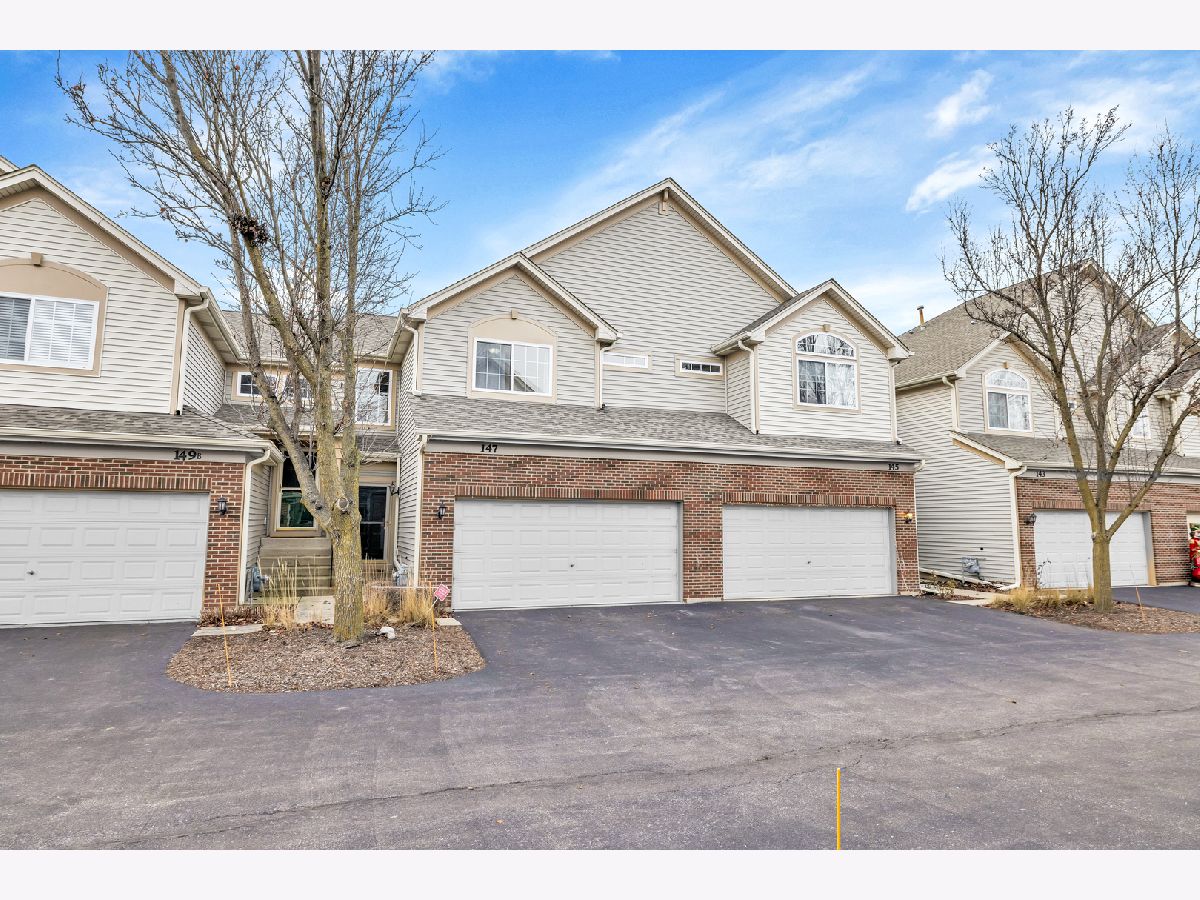 Townhomes & Condos Sold Southwicke Streamwood Illinois, 147 Southwicke