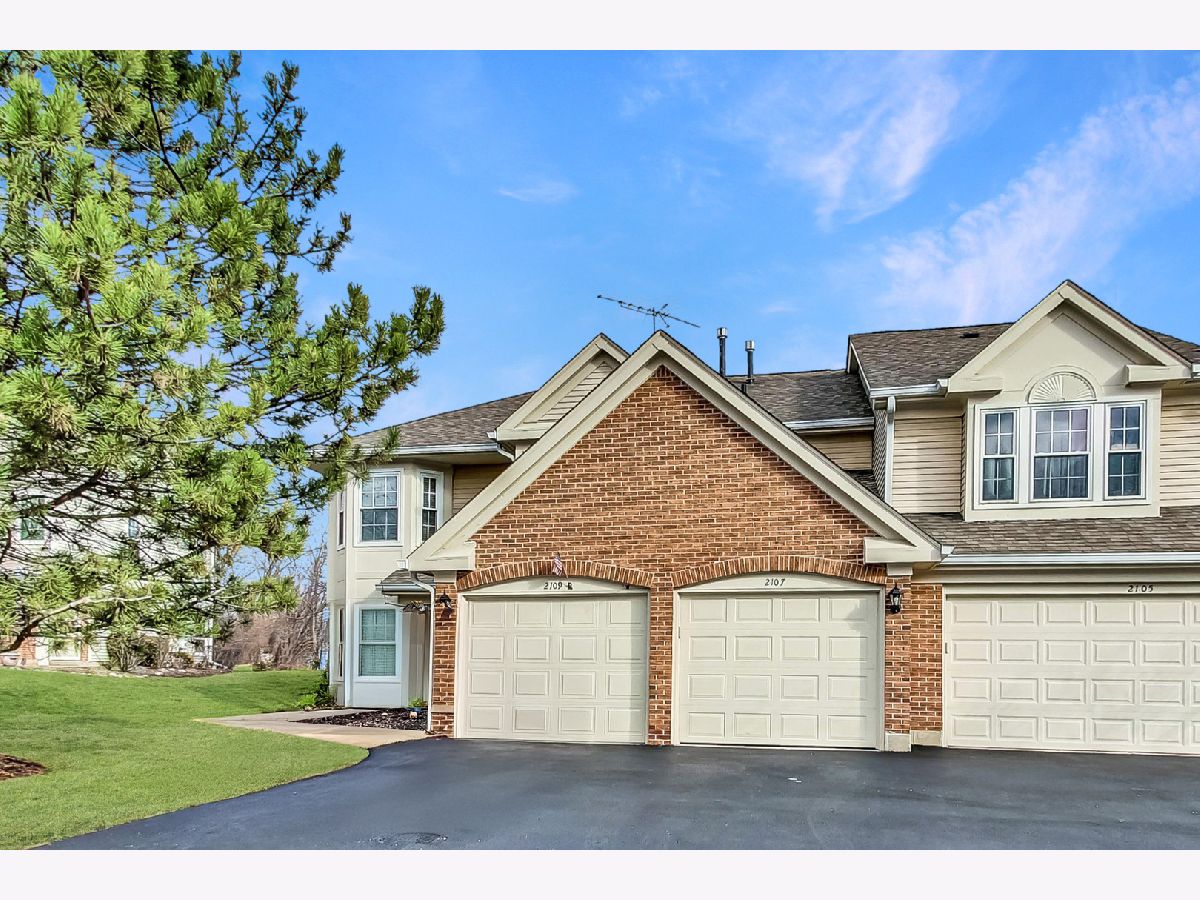 Townhomes & Condos & Homes Sold Mayfair Station Hanover Park Illinois, 2107 Glasgow