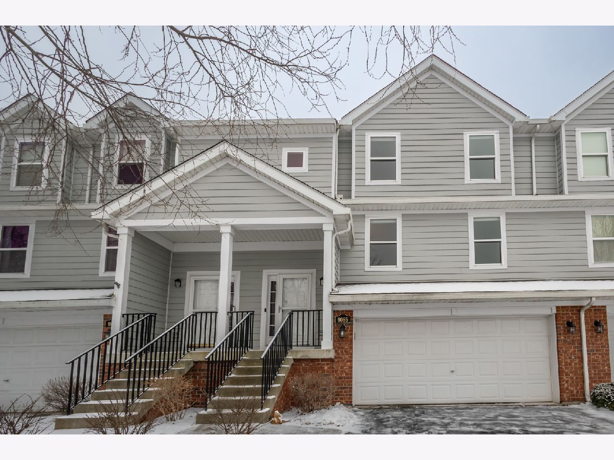 Townhomes & Homes Sold Falcon Green Lakewood Illinois, 9085 Falcon Green
