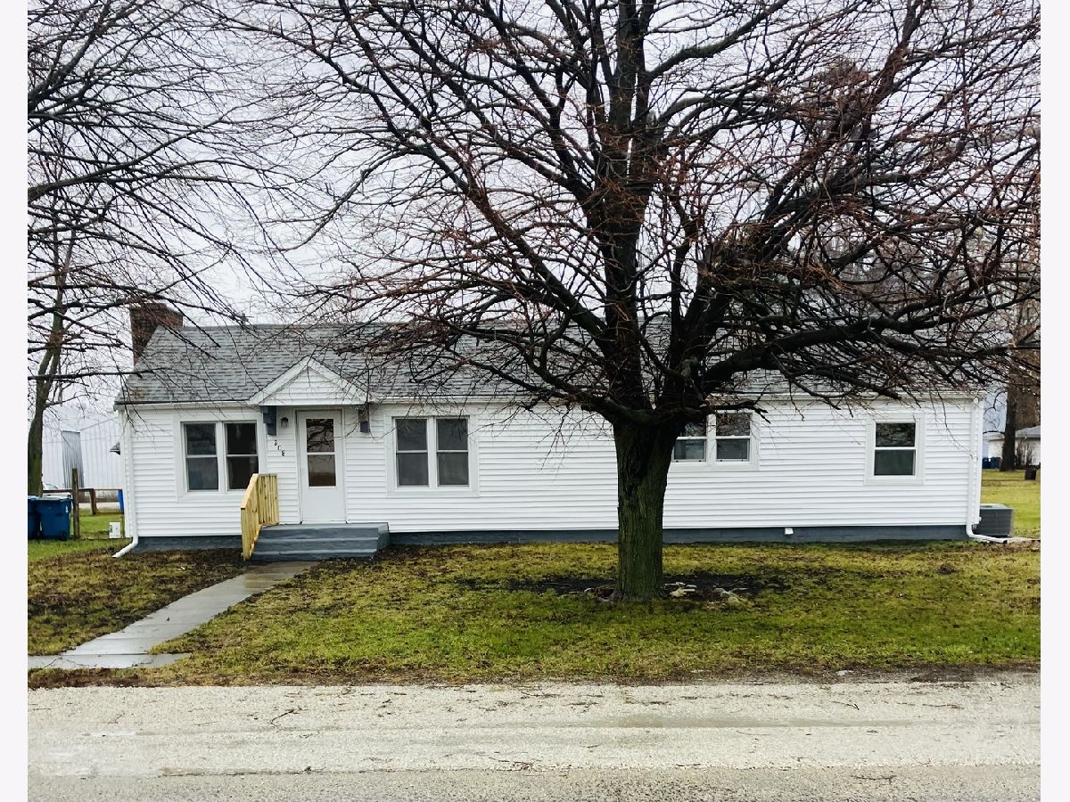  Sold Anchor Illinois, 208 4th