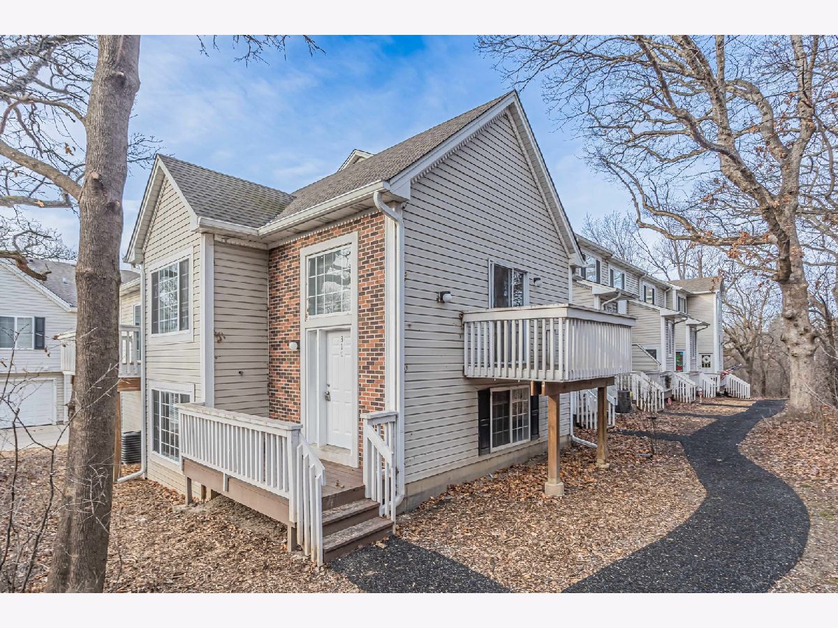 Townhomes & Condos Sold Treehouse In The Woods Round Lake Illinois, 310 Whispering Oaks