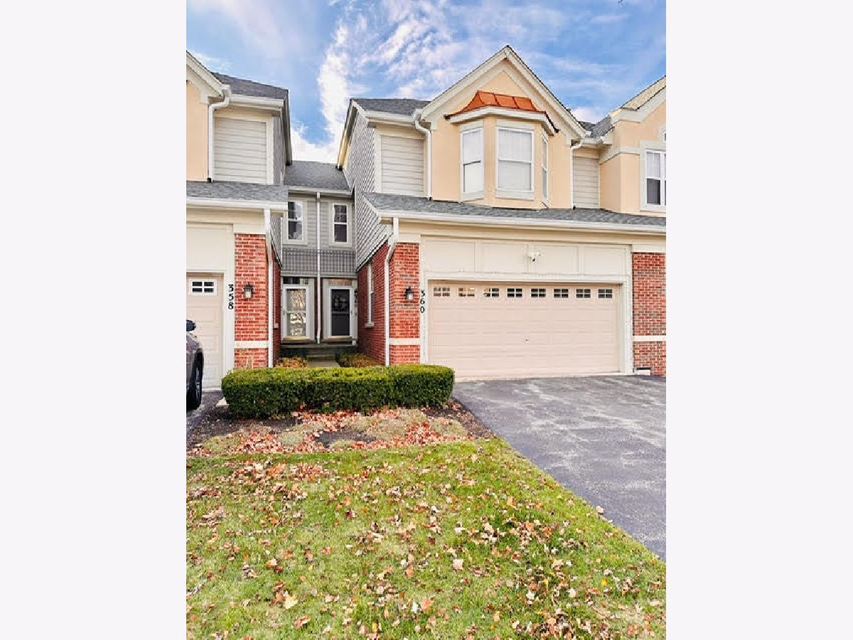 Townhomes & Condos Rented Pinehurst Vernon Hills Illinois, 360 Pine Lake