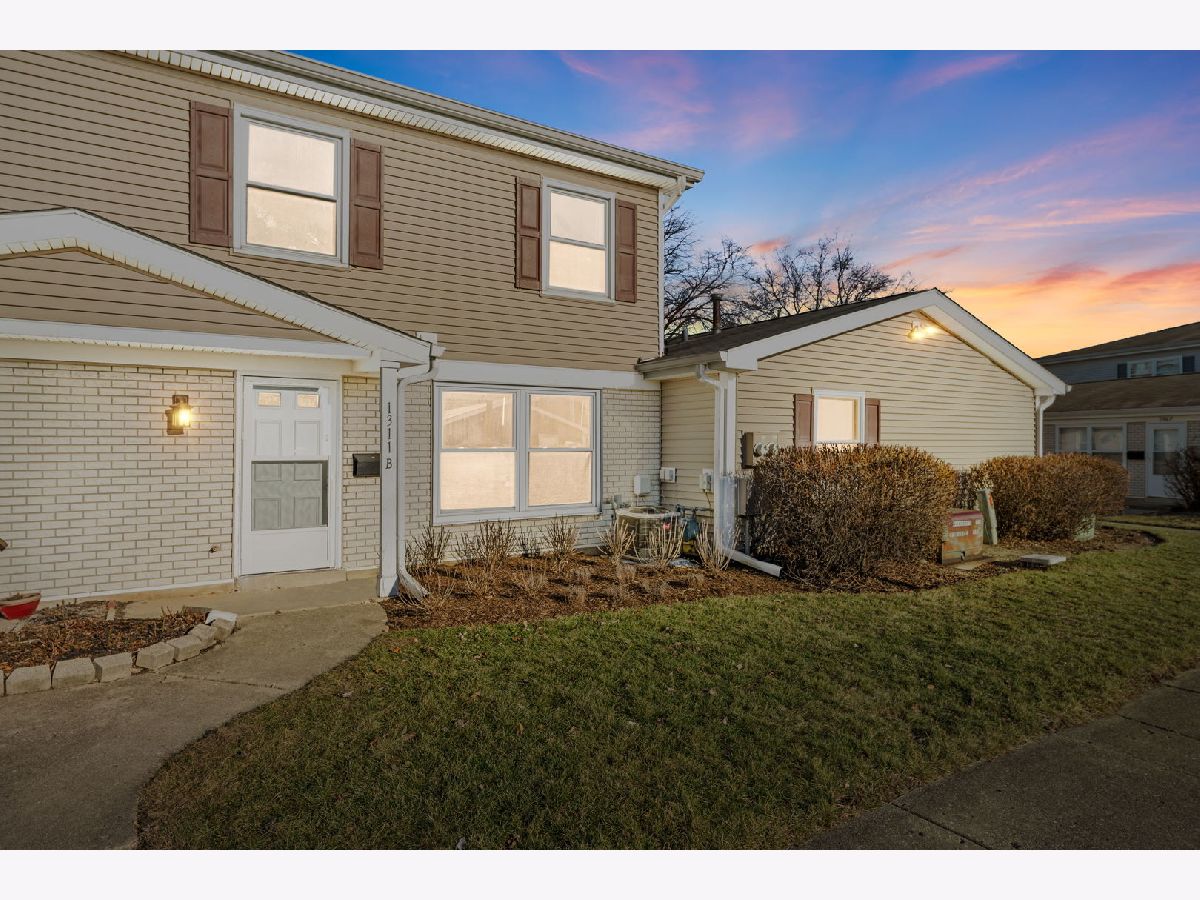 Townhomes & Homes Sold Hanover Square Hanover Park Illinois, 1311 Kingsbury