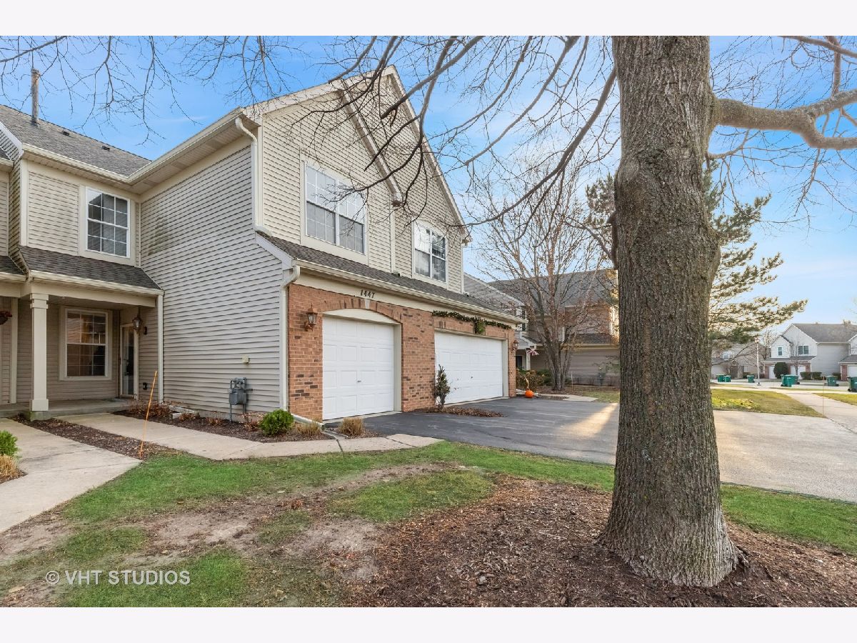 Townhomes & Homes Sold Briargate Grayslake Illinois, 1447 Doolittle