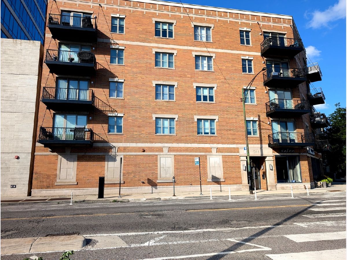 Condos & Townhomes Rented Bella Como Chicago Illinois, 544 Milwaukee