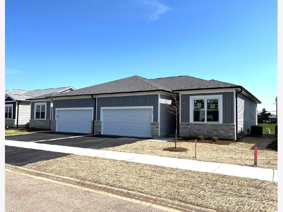 Townhomes & Homes Rented Deerpass Marengo Illinois, 954 Partridge