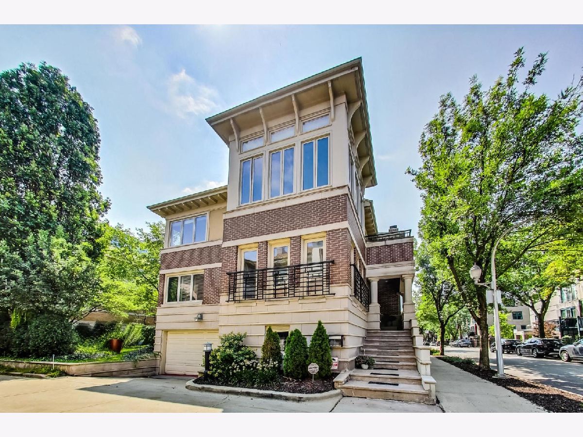 Townhomes & Condos & Homes Sold Dearborn Park Ii Chicago Illinois, 1345 Federal