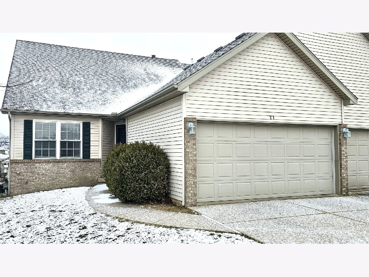 Homes & Condos & Townhomes Sold Waterford Estates Bloomington Illinois, 21 Ashling
