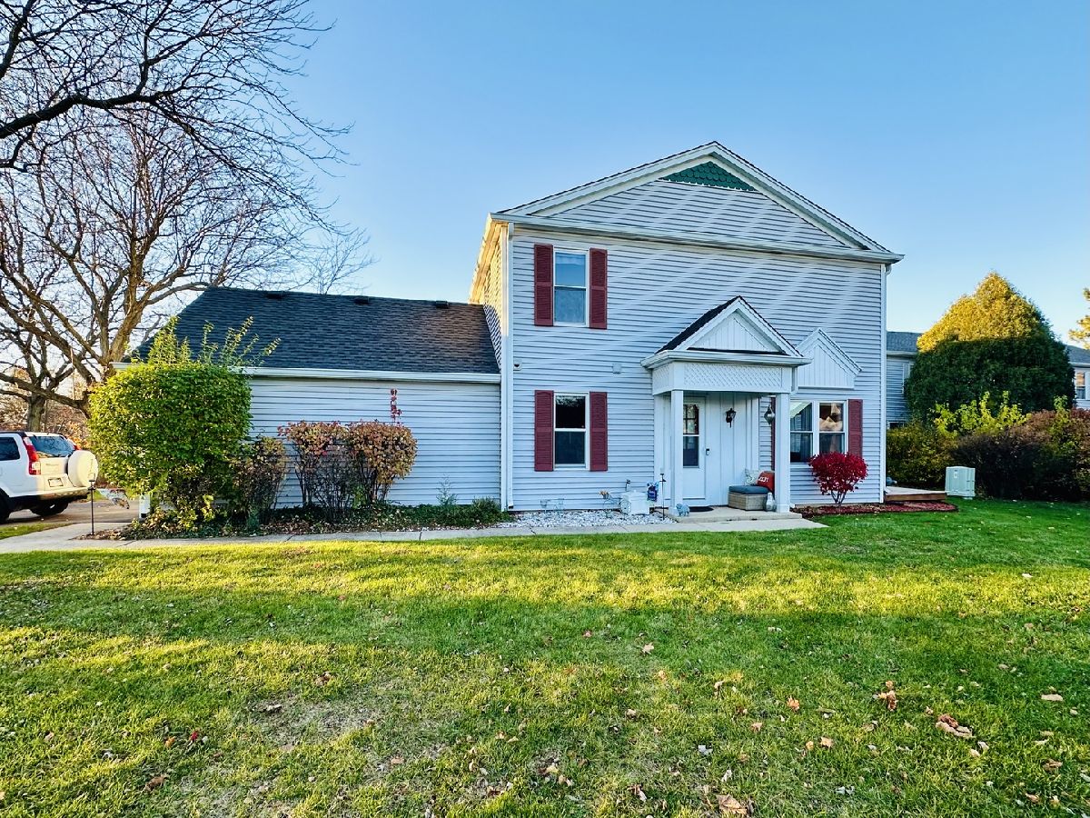 Townhomes Rented Country Oaks Aurora Illinois, 2531 Prairieview