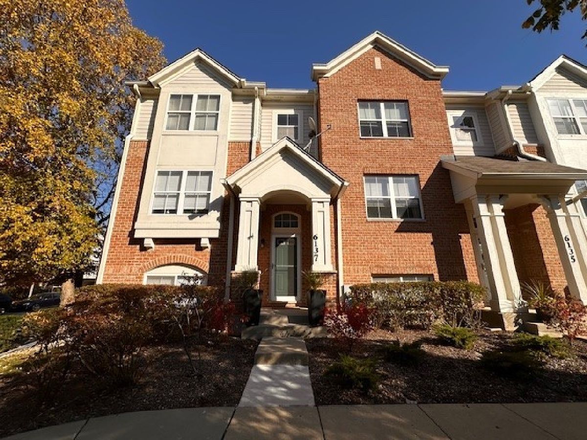 Townhomes & Condos Rented Trafalgar Square Morton Grove Illinois, 6137 Mayfair