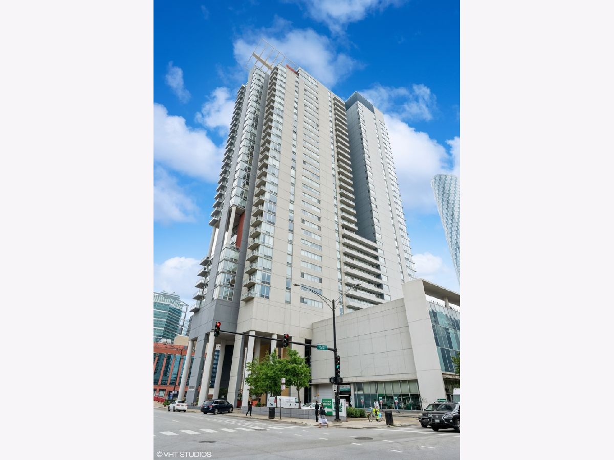 Condominiums Sold Skybridge Chicago Illinois, 737 Washington