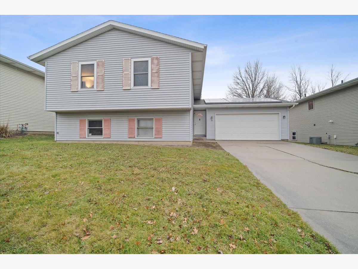Homes & Condos & Townhomes Sold Pepper Ridge Bloomington Illinois, 8 Rutherford