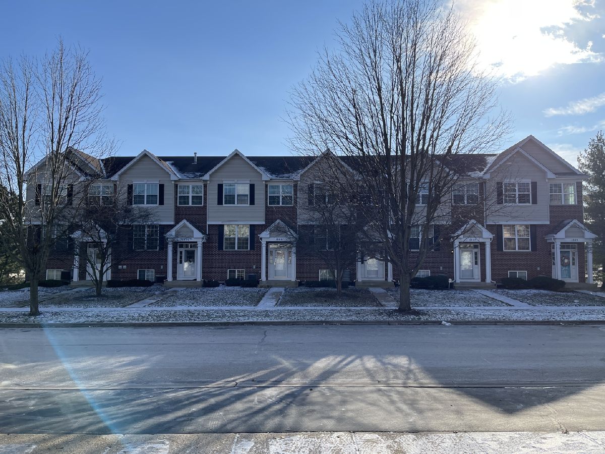 Townhomes & Condos Rented Creekside Romeoville Illinois, 1353 Alder Creek