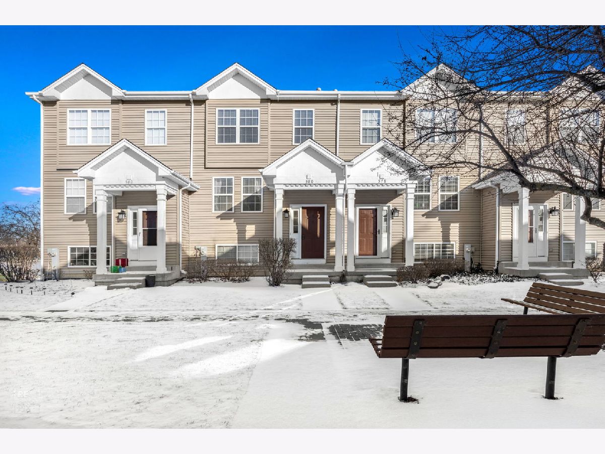 Townhomes & Condos & Homes Rented Cranberry Lake Hainesville Illinois, 580 Triumph