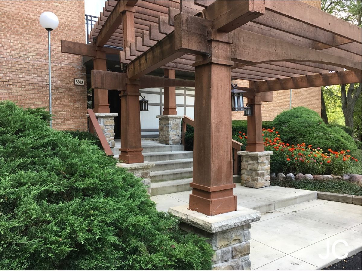 Condominiums Rented Four Lakes Village Lisle Illinois, 5810 Oakwood